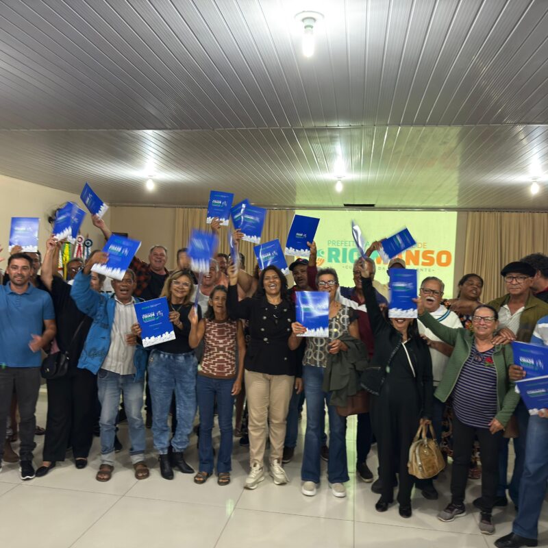 Entrega de escrituras registradas em Rio Manso – MG
