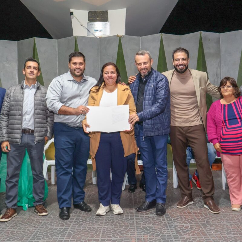 Entrega de escrituras registradas em Paraisópolis – MG